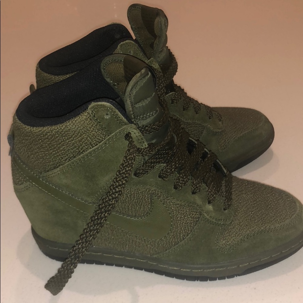 Nike Dunk Sky Hi army green NWOB size 6